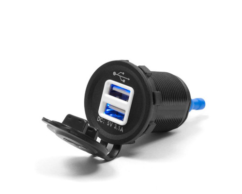 BIKETEC MOTORCYCYCLE ПОДВІЙНА USB РОЗЕТКА З ПІДСВІЧУВАННЯМ ВСТАНОВЛЕННЯ НА ПЛОСКІЙ ПОВЕРХНІ (ОБТІКАЛЬНИК, ВЕРХНИЙ КОРПУС) АБО НА КЕРМО - ПОТРІБЕН АДАПТЕР BTMUS28