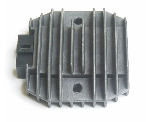 РЕГУЛЯТОР НАПРУГИ TOURMAX YAMAHA YP 125 '10-'11, YZF 125 '08-'09, YP 250 MAJESЗАДНІ'98-'01, XP 500 T-MAX '01-'03, FZR 600R '94-'99, YZF 600R '95-'07, YZF R6 '99-'02, SZR 660R '95-'97, XT 600Z &
