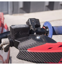 Поручні racetech (rtech) hp1 зеленого кольору (з кріпленнями з муфтою зчеплення nissin та кришками гальмівного насосу)