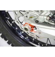 НОВИЙ НАТЯГАЧ ЗАДНЬОЇ МОСТІ SCAR RACING KTM 125-525 SX SX-F XC XC-F '13-'26, HUSQVARNA TC 125, FC 250-450 '16-'22, TC 250, FX 350/450 '17-'22 ПОМАРАНЧЕВИЙ