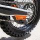 X-GRIP OSŁONA WAHACZA TYLNEGO PASUJE DO: KTM SX(F), XCF, XC '23-, EXC(F), XC-W,XCF-W '24-, HQV TC, FC, FX, TX '23-, FE, TE '24- , GASGAS EC(F), MC(F), EX(F) '24- KOLOR POMARAŃCZOWY